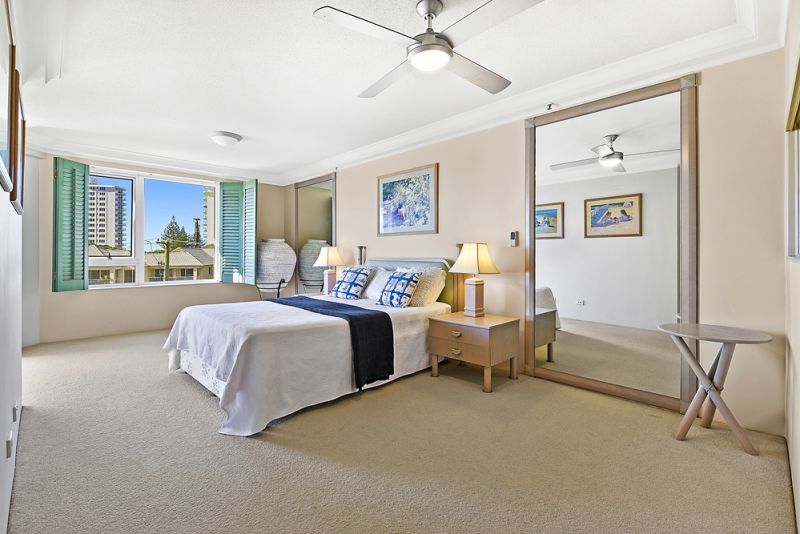 14/129 Surf Parade, Broadbeach QLD 4218, Image 2