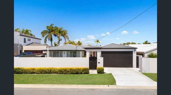 5 bedrooms House in 10 Monterey Court BROADBEACH WATERS QLD, 4218