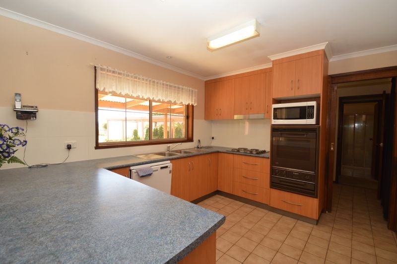 48 CHARDONNAY DRIVE, Milawa VIC 3678, Image 2