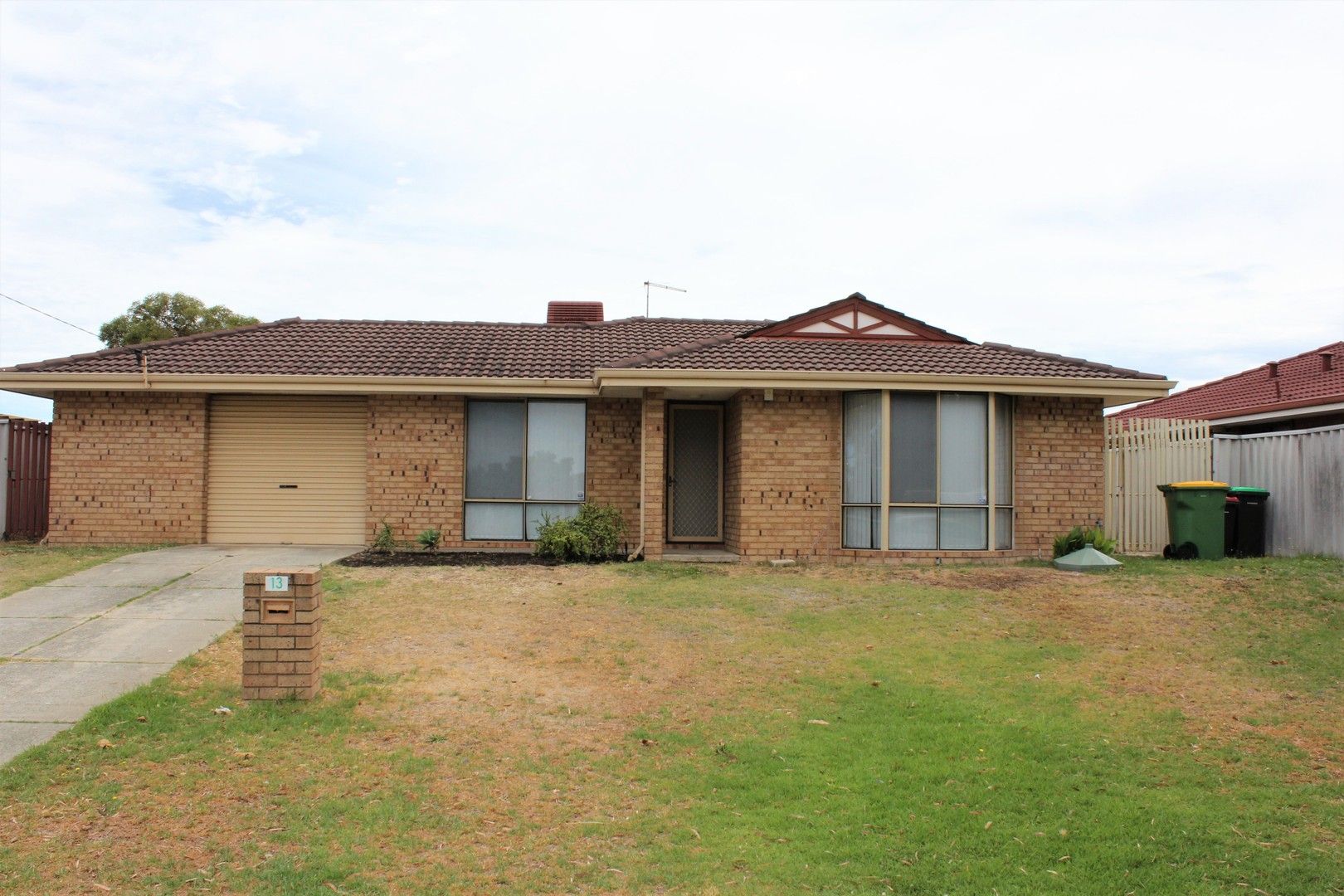 3 bedrooms House in 13 Gnangara Drive WAIKIKI WA, 6169