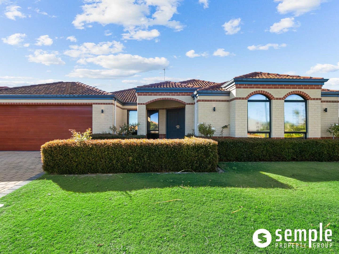 4 bedrooms House in 19 Caridean Way HAMMOND PARK WA, 6164