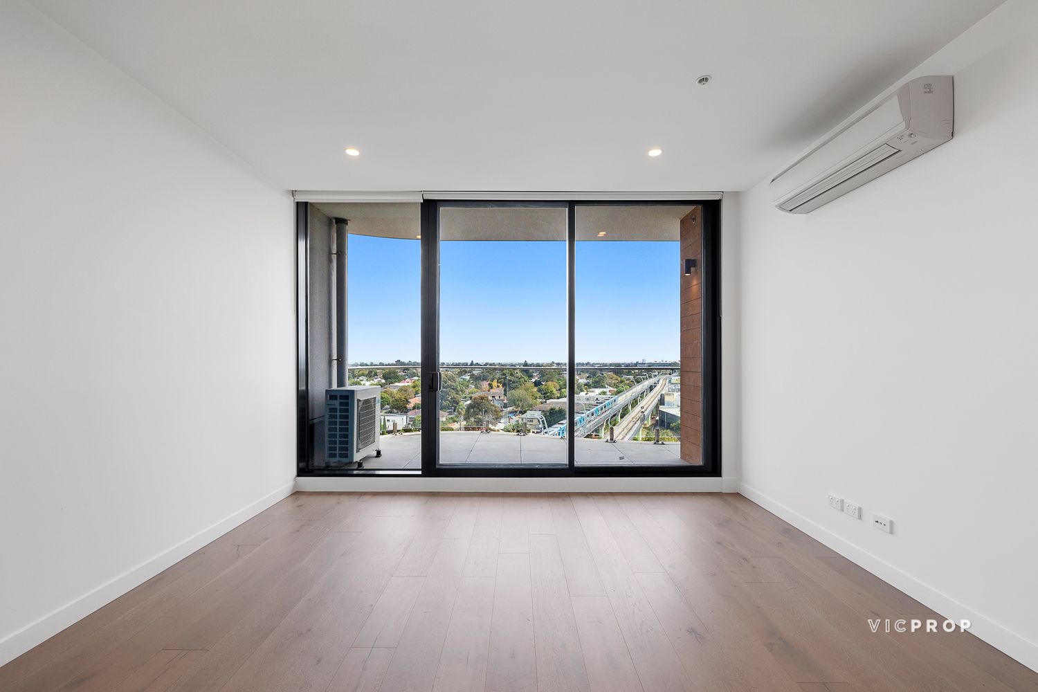 817/1060 Dandenong Road, Carnegie VIC 3163, Image 2