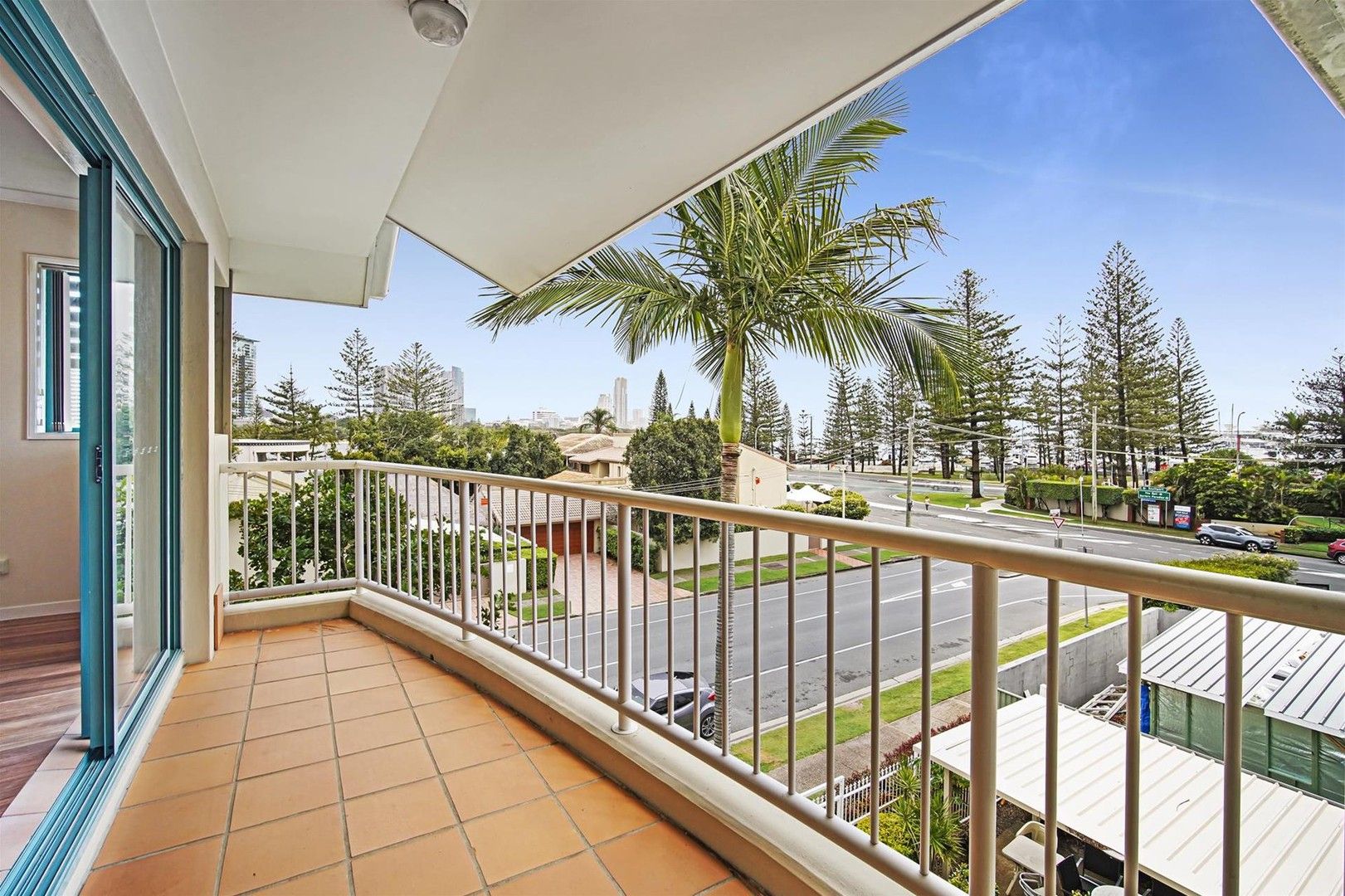 2 bedrooms Apartment / Unit / Flat in 13 Montgomery Avenue MAIN BEACH QLD, 4217