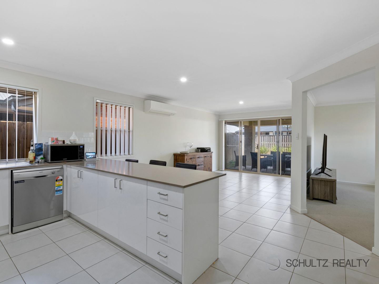 27 Berzins Court, Bahrs Scrub QLD 4207, Image 2