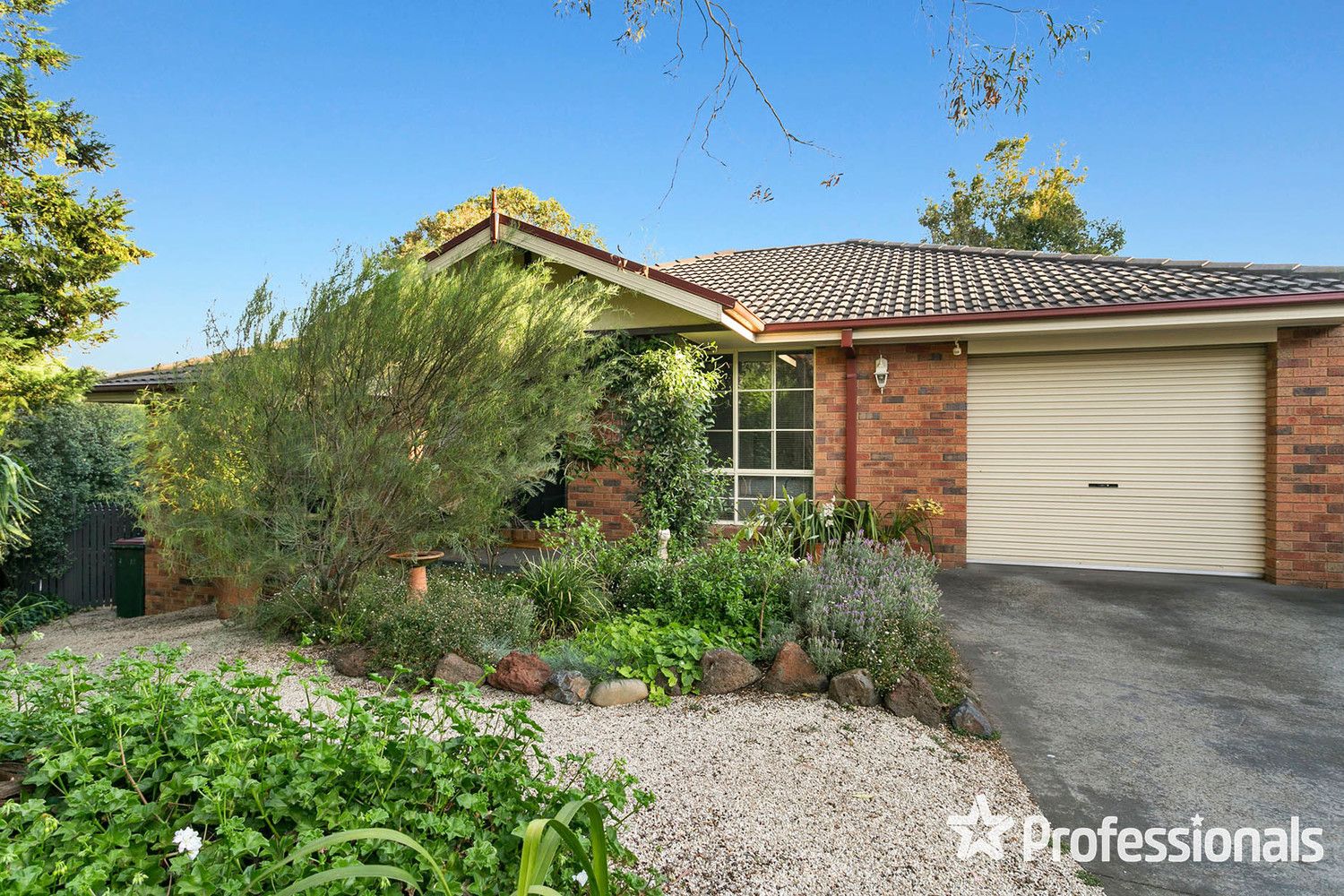 2/11 Gary Court, Croydon VIC 3136, Image 2