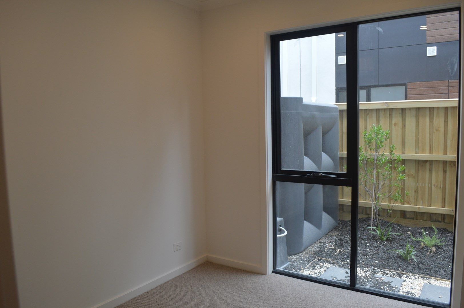 3 bedrooms Townhouse in 6 Tomkins Road PORT MELBOURNE VIC, 3207