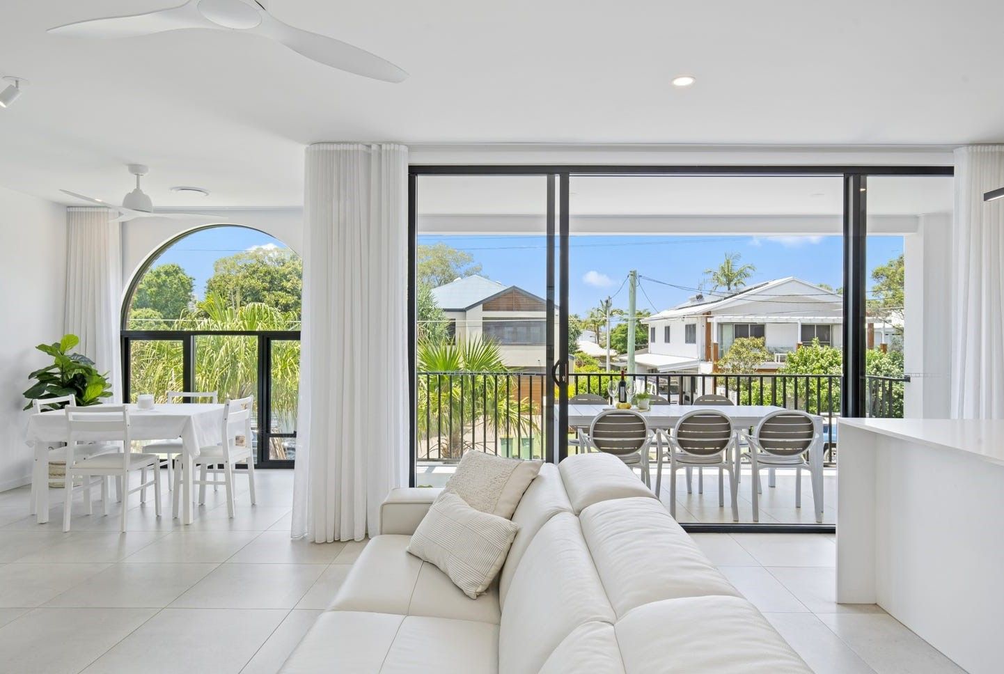 2/37 Twenty Seventh Avenue, Palm Beach QLD 4221, Image 2