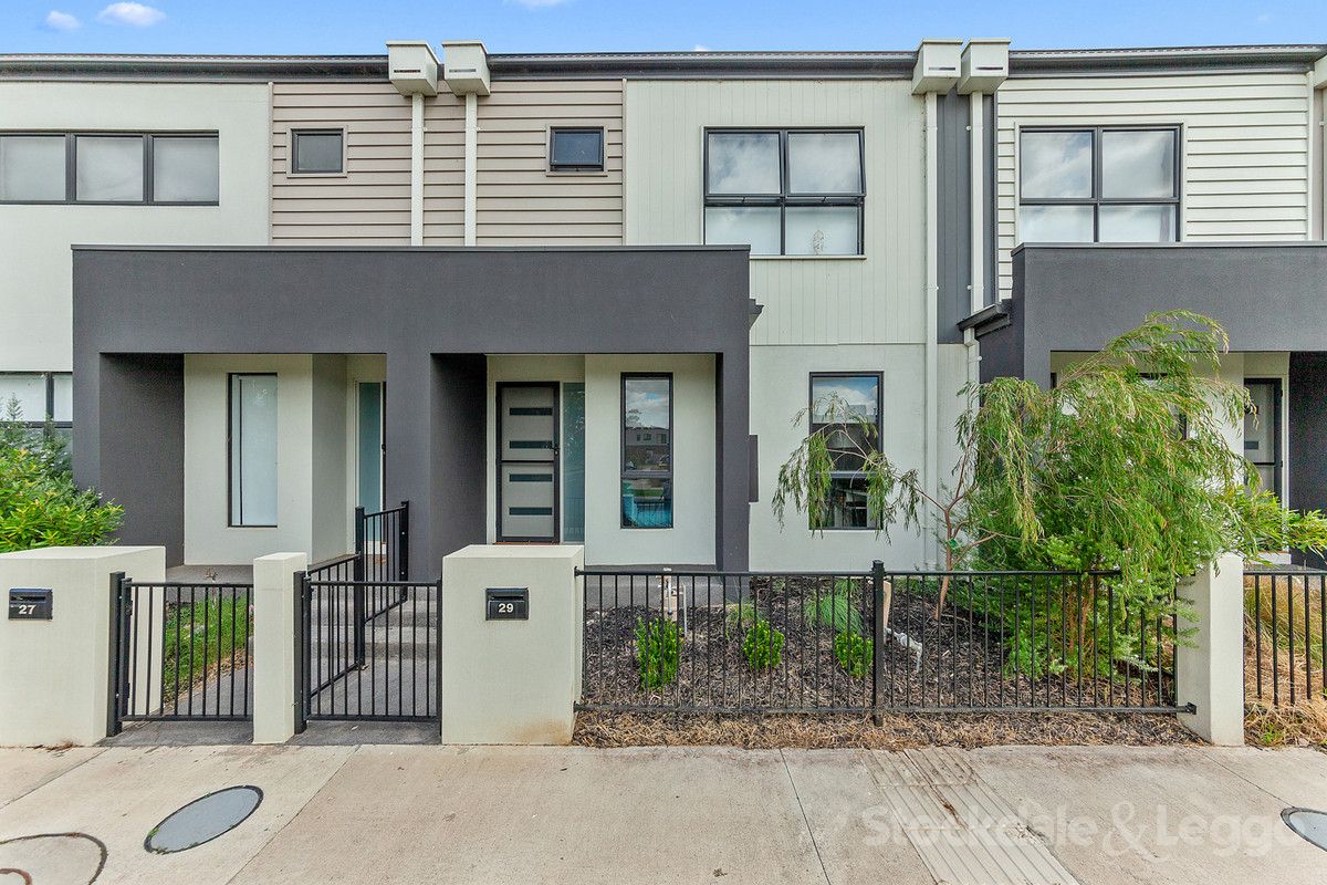3 bedrooms Townhouse in 29 Hunt Way PAKENHAM VIC, 3810