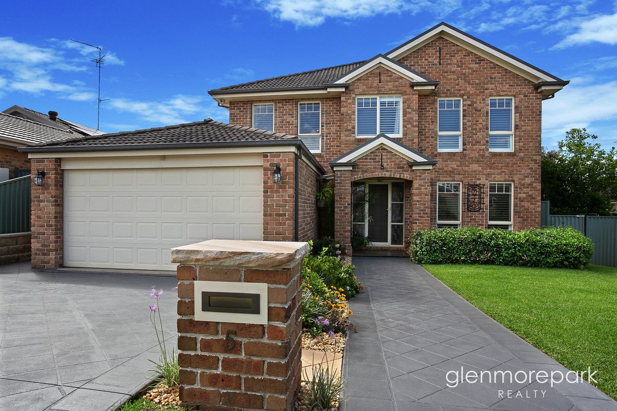 4 bedrooms House in 5 Karingal Court GLENMORE PARK NSW, 2745