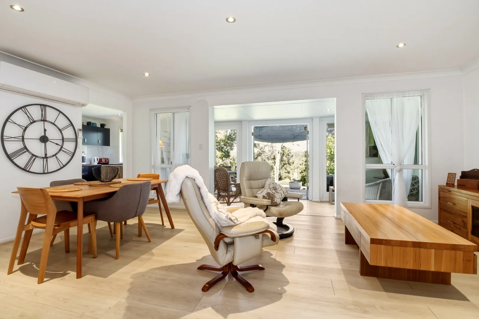 16 Calm Waters Crescent, Macleay Island QLD 4184