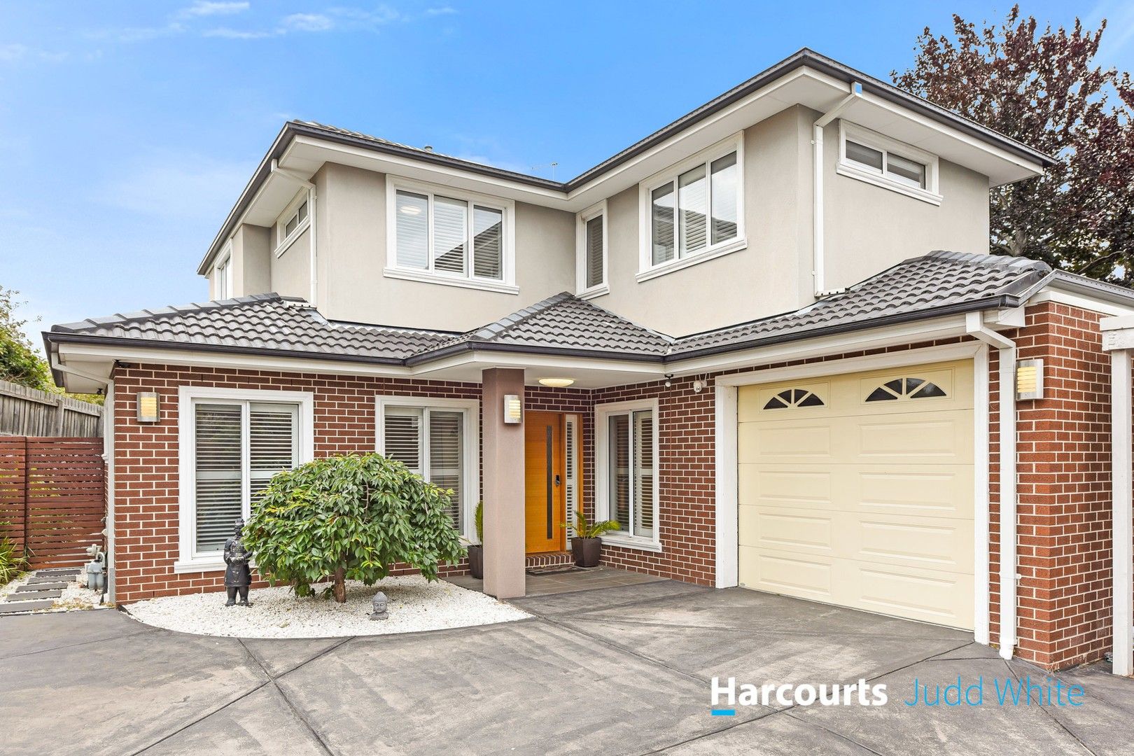 4 bedrooms Townhouse in 1/28 Mannering Drive GLEN WAVERLEY VIC, 3150