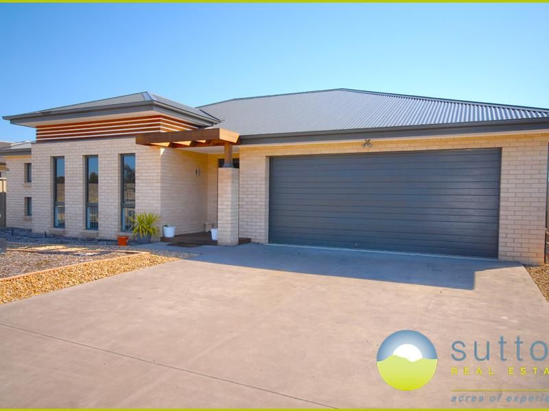 2 Murray Grey Place, Bungendore NSW 2621, Image 0