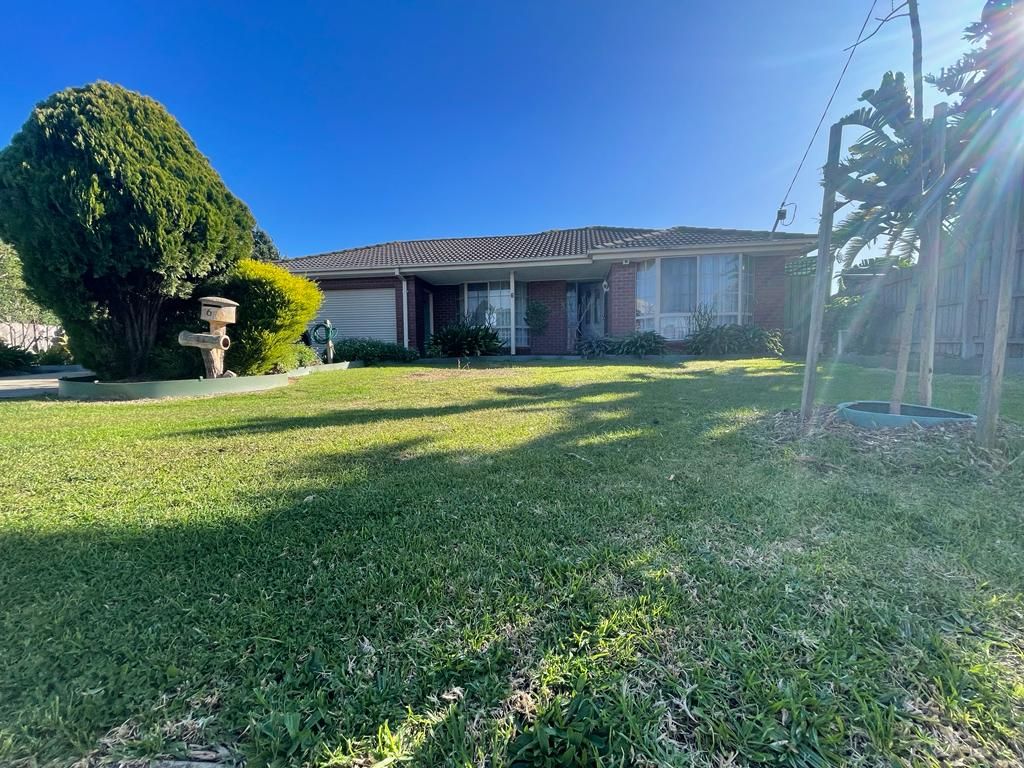 3 bedrooms House in 6 Strathford Court WERRIBEE VIC, 3030