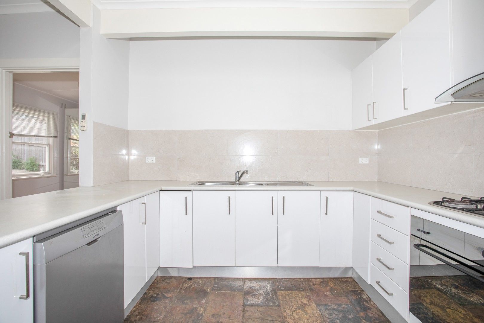 4 bedrooms House in 591 Pascoe Vale Road OAK PARK VIC, 3046