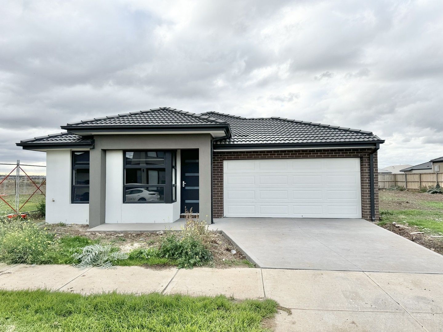 4 bedrooms House in 24 Akron Street MANOR LAKES VIC, 3024