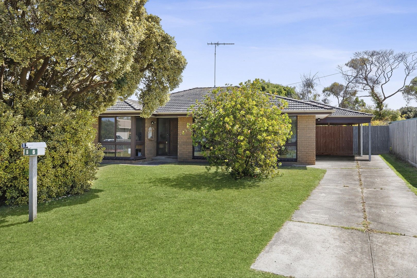 3 bedrooms House in 6 Robertson Court POINT LONSDALE VIC, 3225