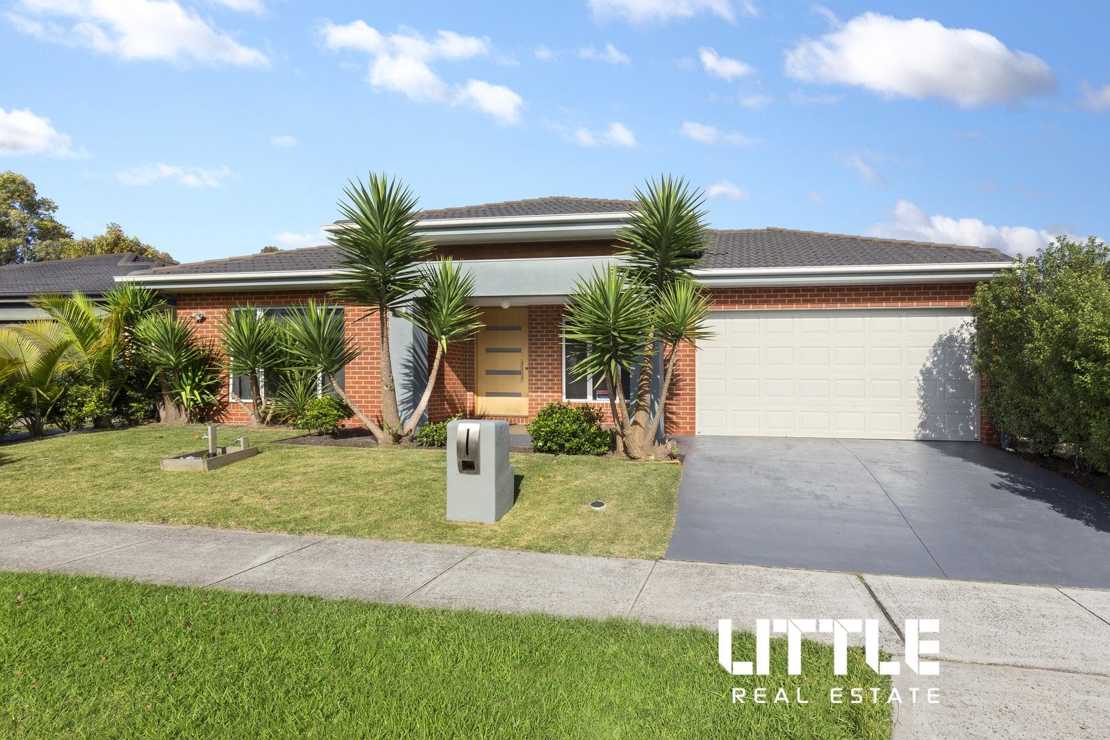 90 Sandarra Boulevard, Sandhurst VIC 3977, Image 1