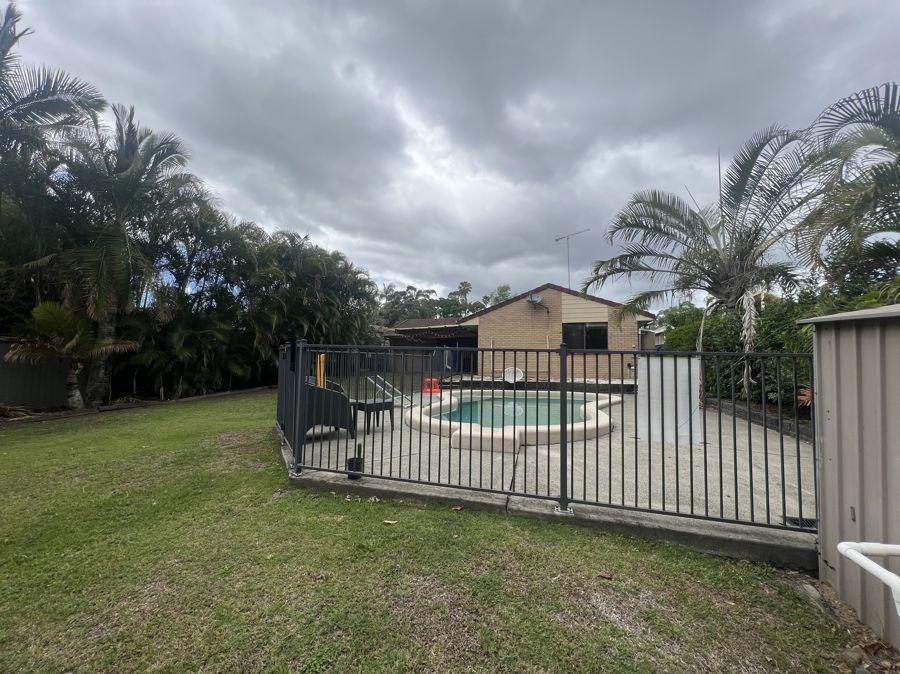 4 bedrooms House in 18 RICHARD CRESCENT HIGHLAND PARK QLD, 4211