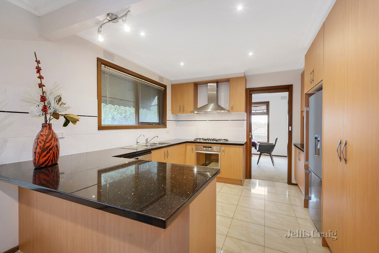 102 King Street, Doncaster East VIC 3109, Image 2