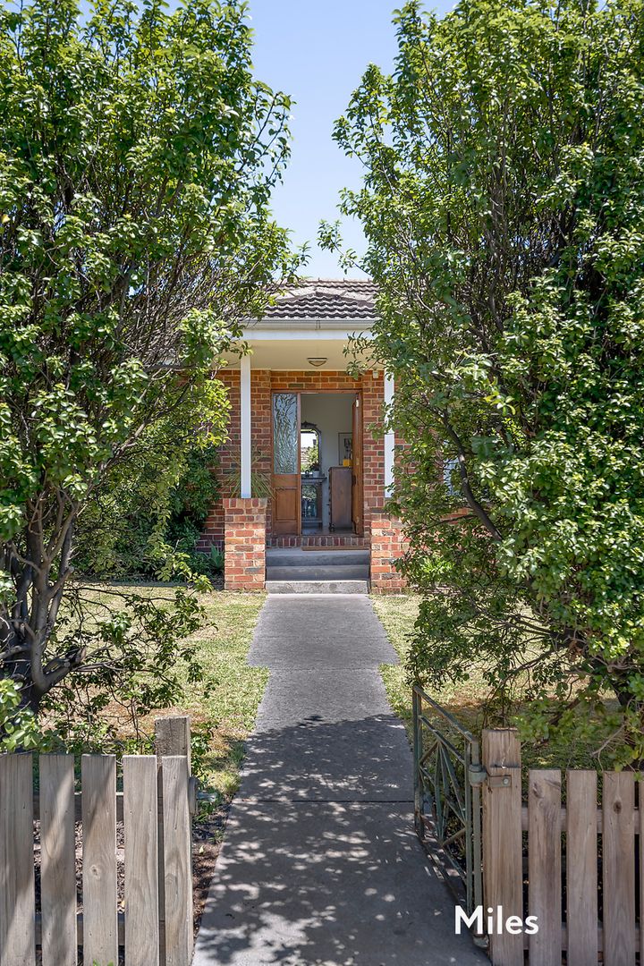 35 Magnolia Road, Ivanhoe VIC 3079, Image 1