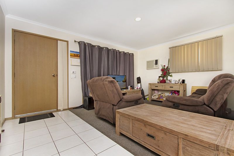 2/13 Proud Terrace, Flora Hill VIC 3550, Image 2