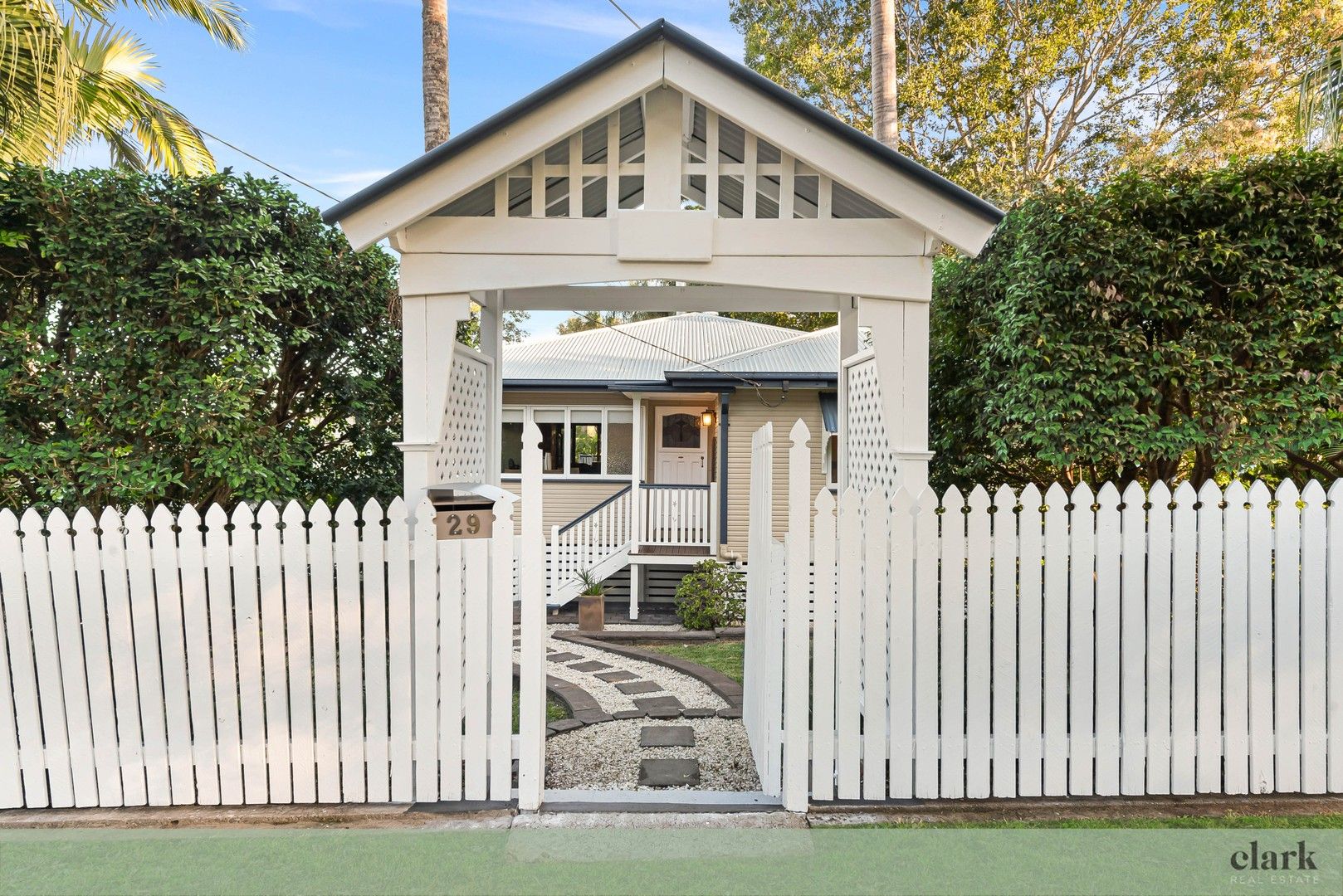 4 bedrooms House in 29 Watcombe Street WAVELL HEIGHTS QLD, 4012