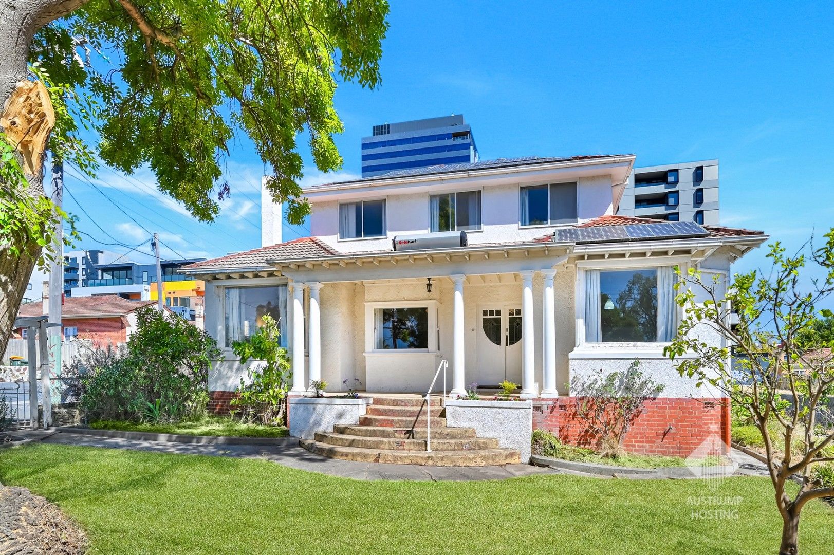 6 bedrooms House in 11 Irving Avenue BOX HILL VIC, 3128