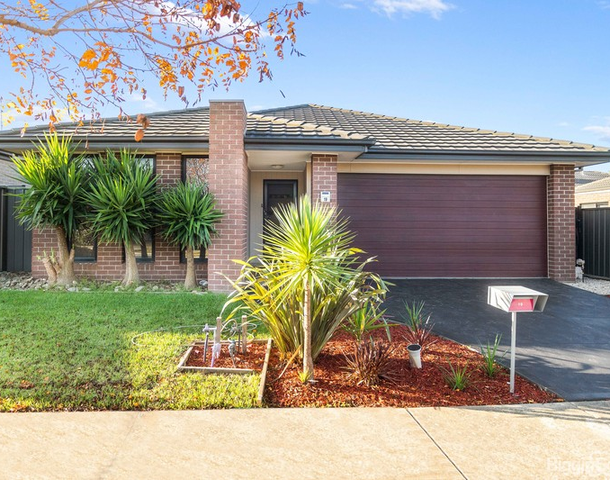 19 Birdswood Crescent, Craigieburn VIC 3064