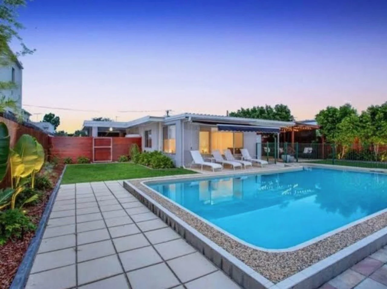 20 Boongala Road, Broadbeach Waters QLD 4218