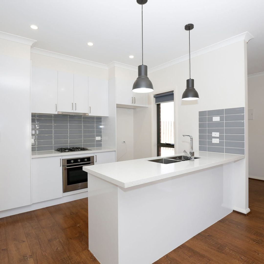 3/9 Dorrington Avenue, Reservoir VIC 3073 Apartment For Rent 600