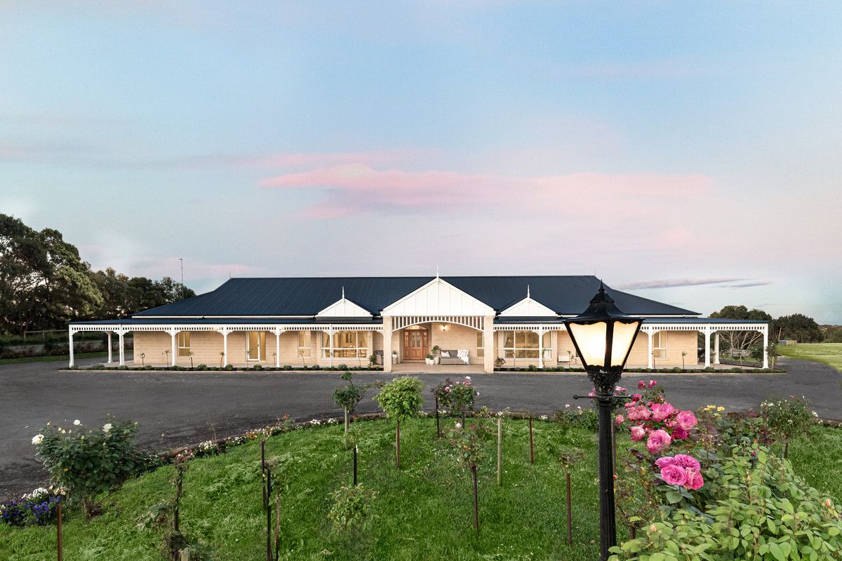 5 bedrooms House in 12 Hermitage Drive ALLANSFORD VIC, 3277