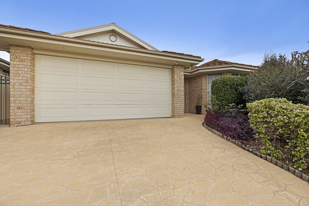 4 bedrooms House in 68 Piper Drive HAMLYN TERRACE NSW, 2259
