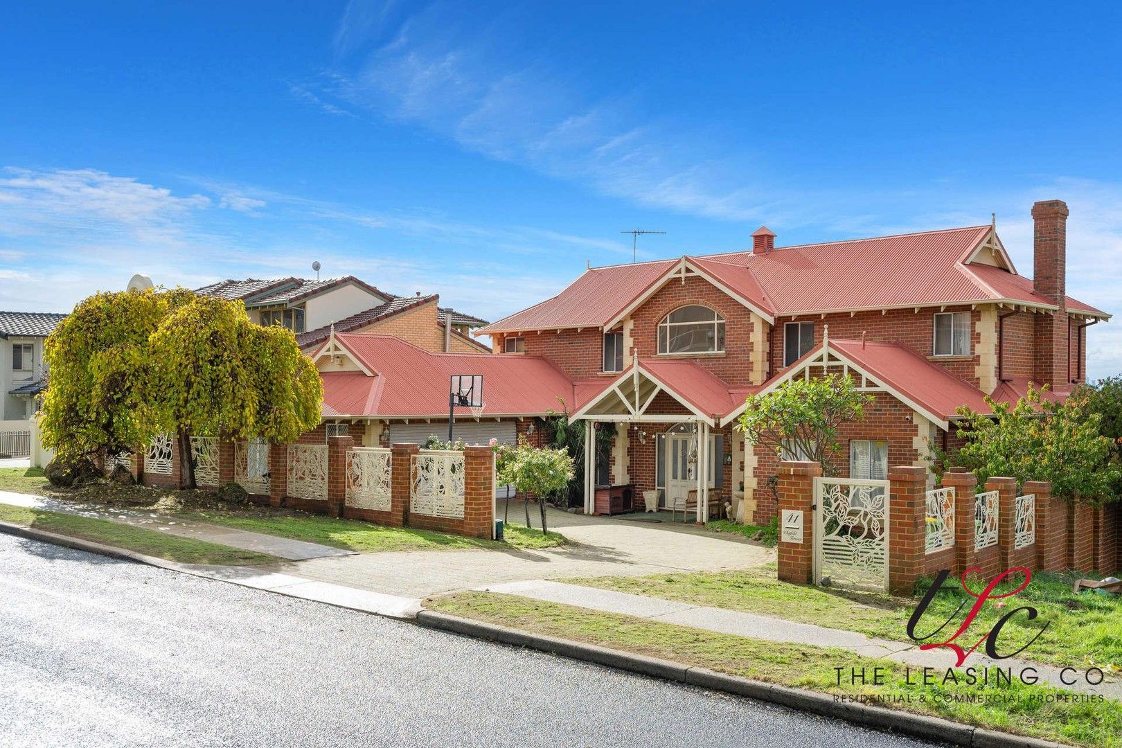 4 bedrooms House in 41 Whitfeld Terrace WINTHROP WA, 6150