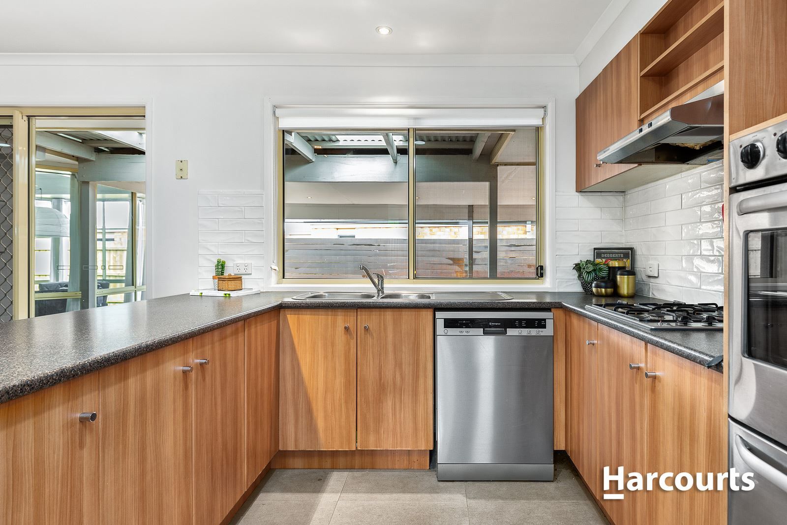 22 Hartsmere Drive, Berwick VIC 3806, Image 2