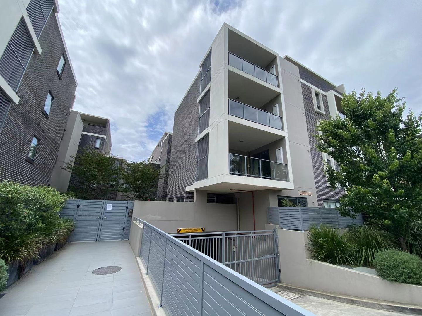 2 bedrooms Apartment / Unit / Flat in 38/11-21 Woniora Ave WAHROONGA NSW, 2076