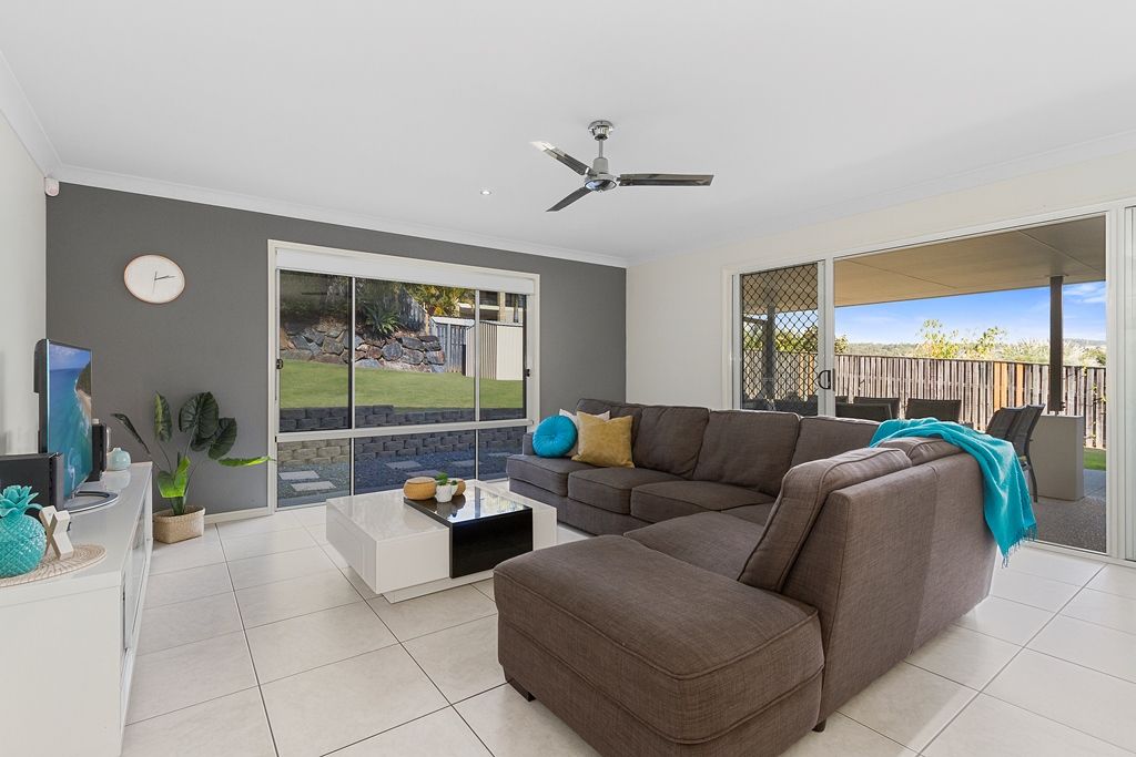 11 Angourie Crescent, Pacific Pines QLD 4211, Image 2
