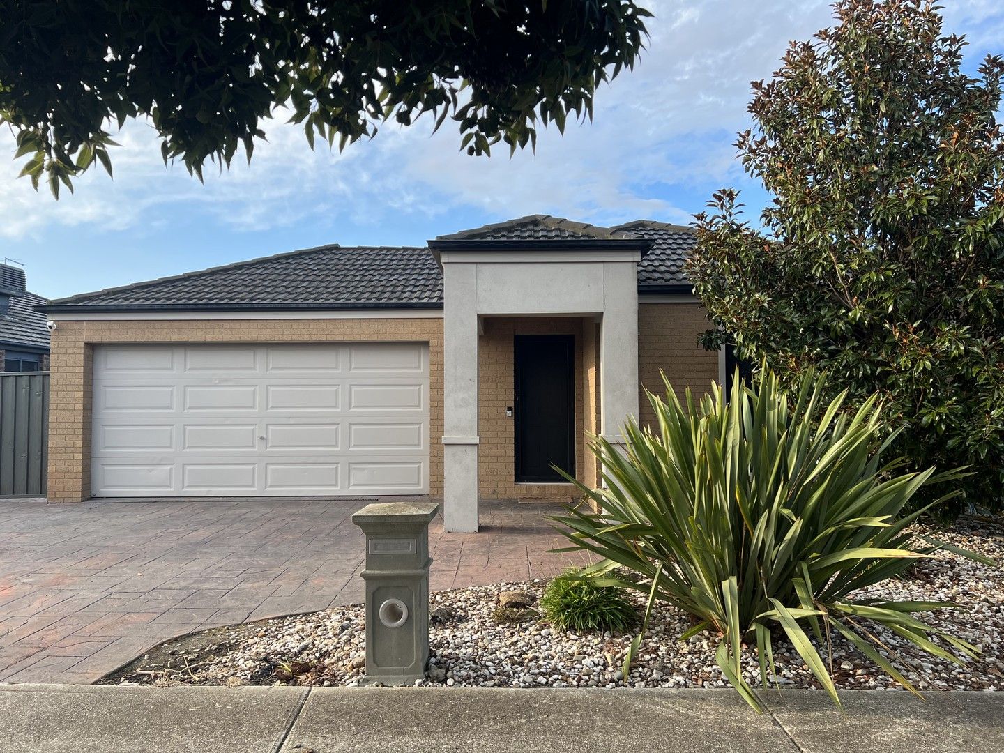 3 bedrooms House in 23 Wyperfeld Avenue CRAIGIEBURN VIC, 3064