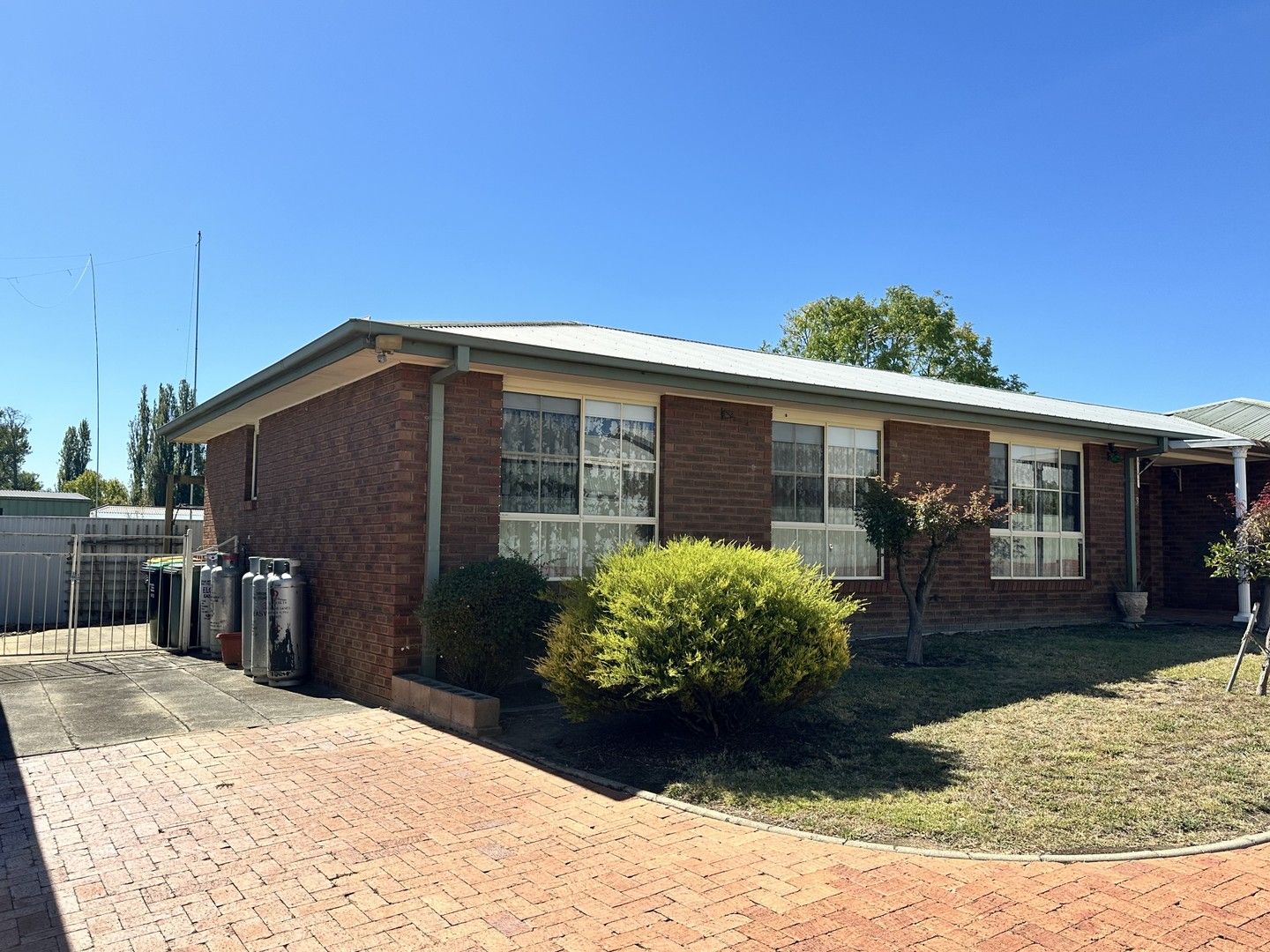 2 bedrooms Apartment / Unit / Flat in 3/16 Russell Street TUMUT NSW, 2720