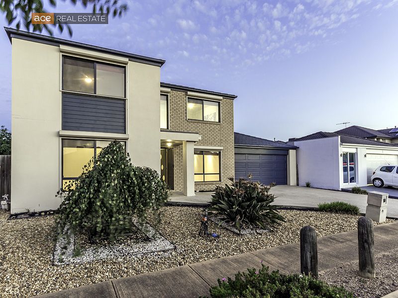 10 Greenfinch Court, Williams Landing VIC 3027, Image 2