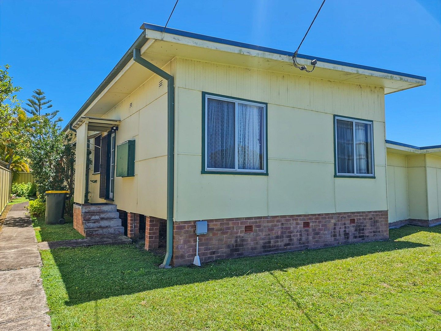 2 bedrooms Apartment / Unit / Flat in 2/13 Mackay Street TAREE NSW, 2430