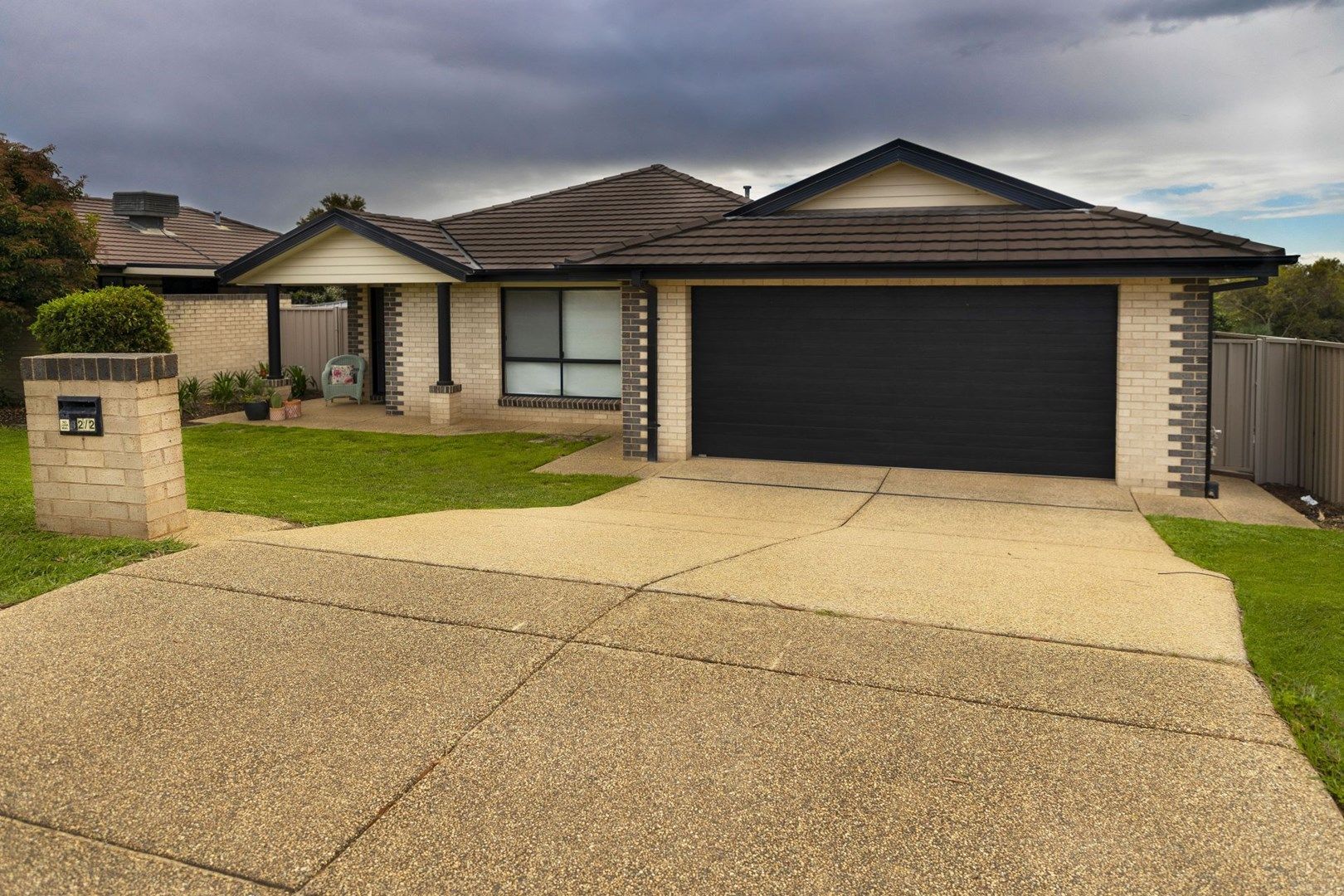 2/2 Deakin Avenue, Lloyd NSW 2650, Image 0