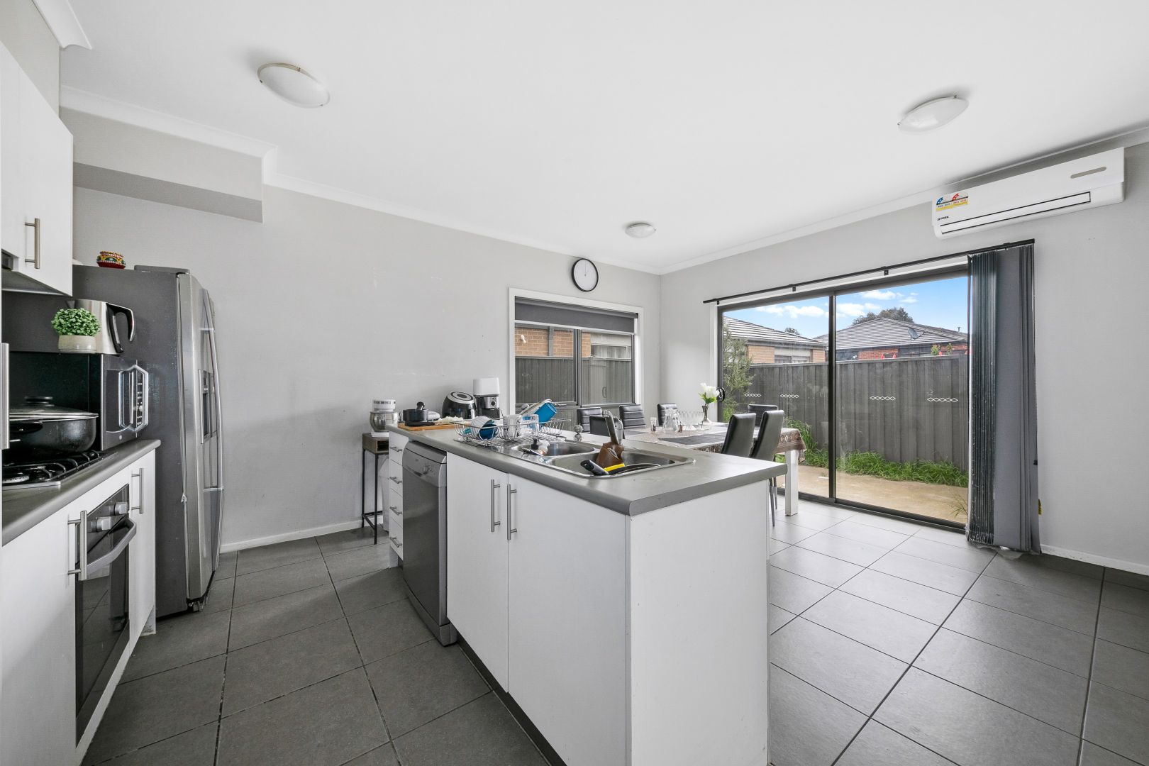 2A Easter Way, Cranbourne East VIC 3977, Image 2