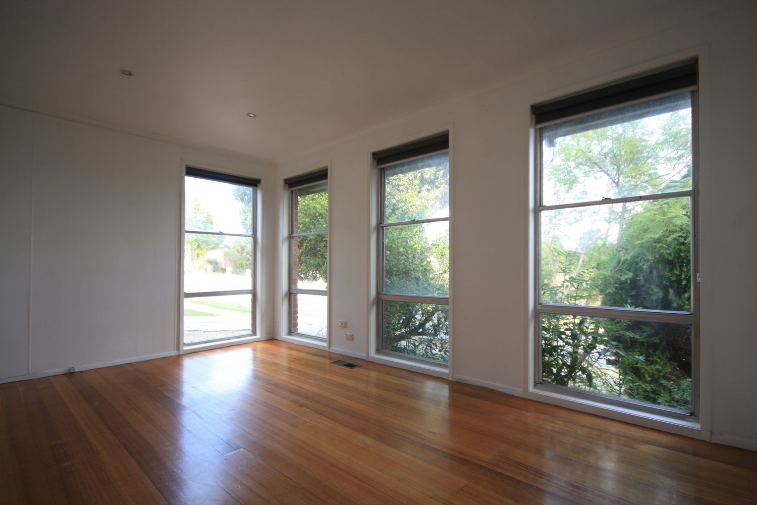 3 bedrooms House in 2 Rose Court JACANA VIC, 3047