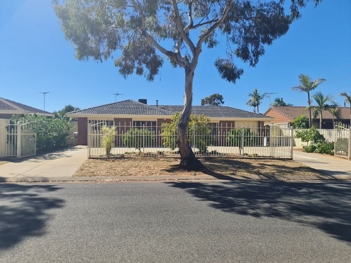 3 bedrooms House in 24 Wakeling Street PARAFIELD GARDENS SA, 5107