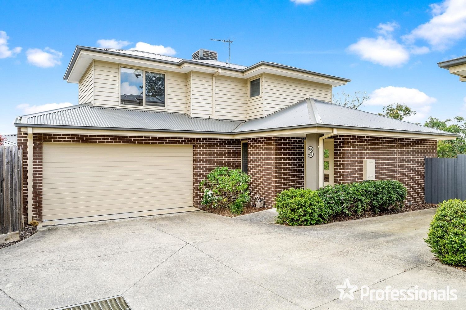 3 bedrooms Townhouse in 3 Aspen Close MOUNT EVELYN VIC, 3796