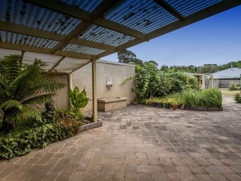 5 Dobell Place, Mooroolbark VIC 3138, Image 2