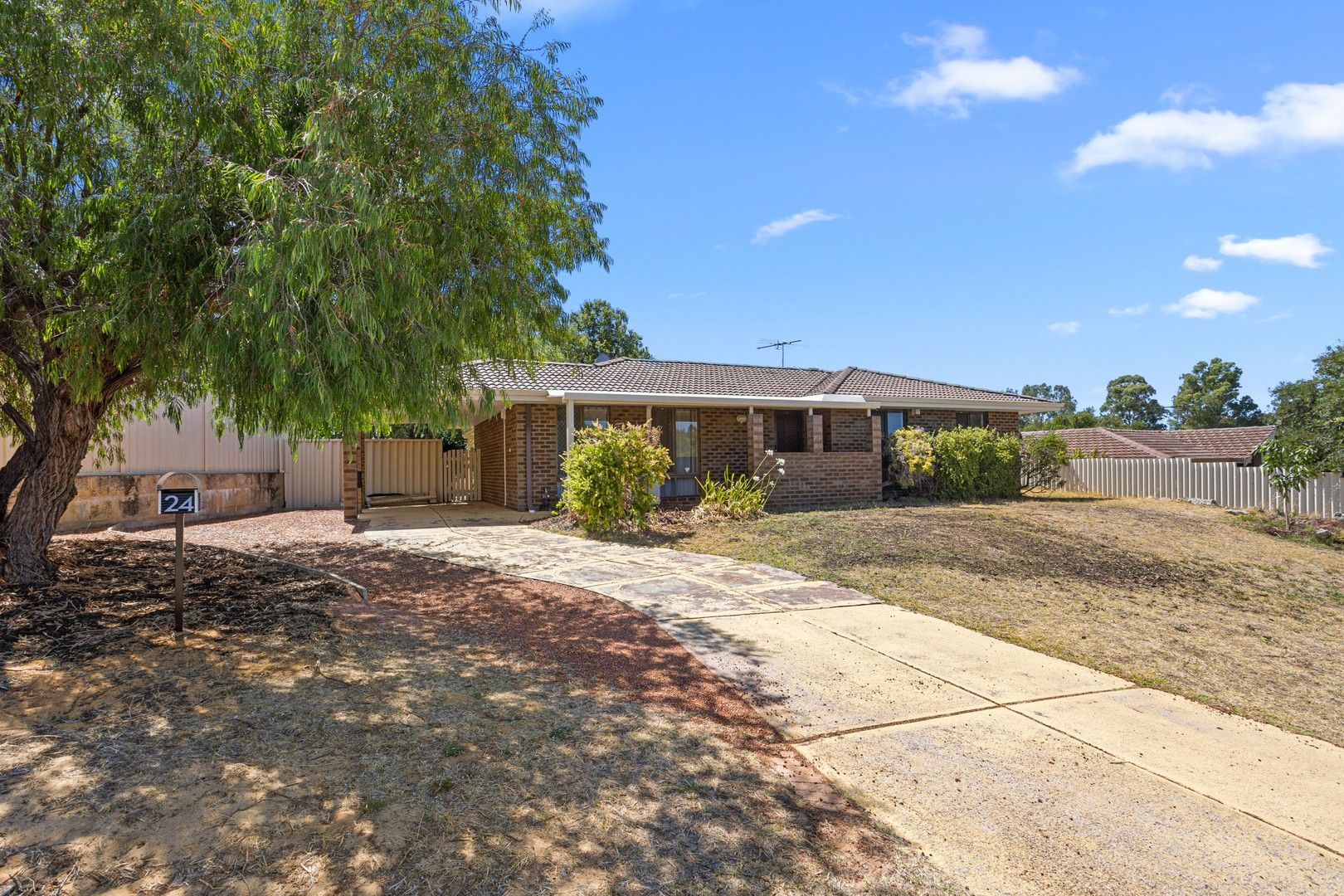 4 bedrooms House in 24 Tangney Crescent KARDINYA WA, 6163