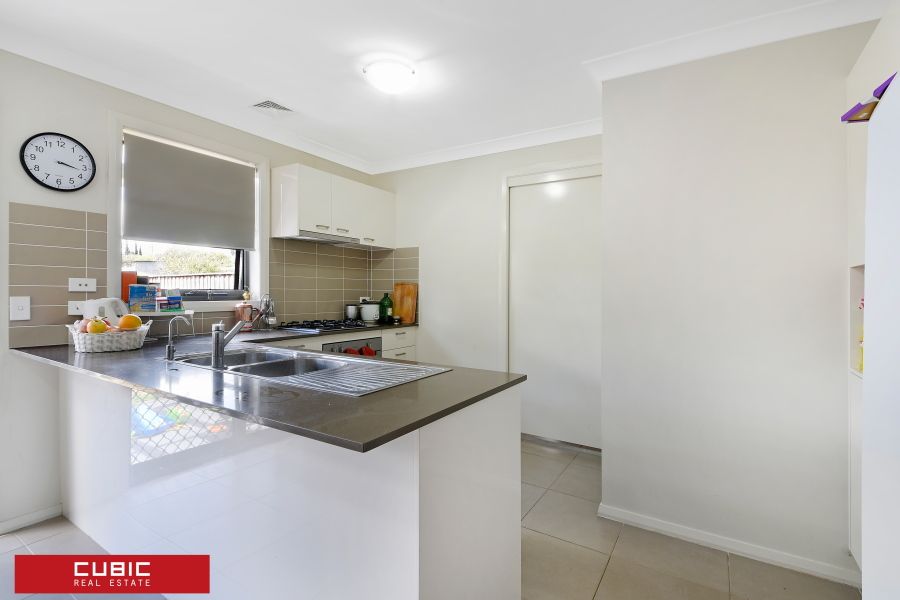 65 Mary Ann Drive, Glenfield NSW 2167, Image 2