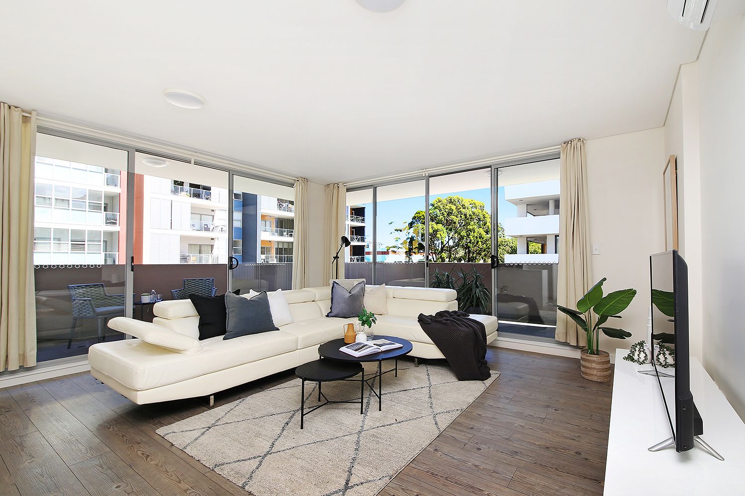 2 bedrooms Apartment / Unit / Flat in 105/1 Guess Avenue WOLLI CREEK NSW, 2205