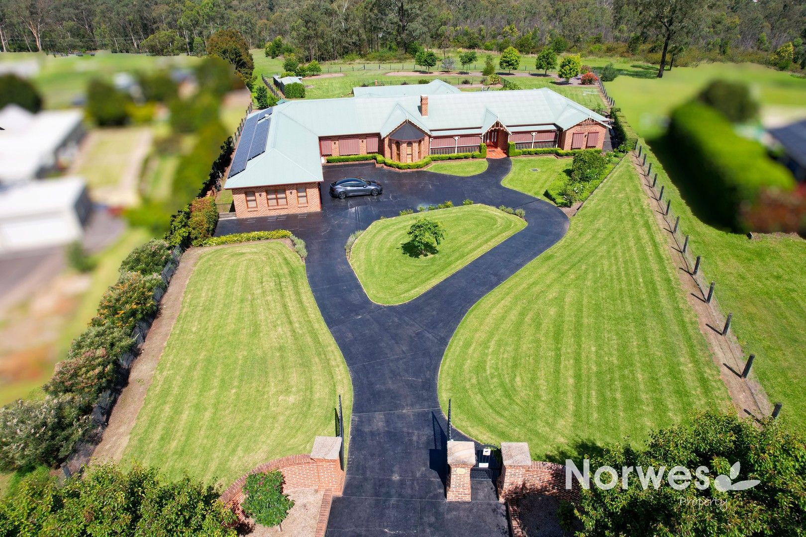 6 bedrooms House in 124 Kestrel Way YARRAMUNDI NSW, 2753